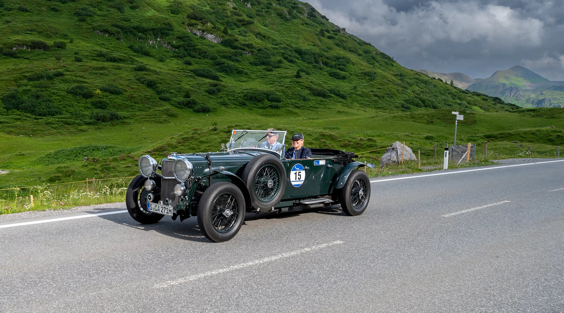 Arlberg Classic Car Rally | © Lech Zürs Tourismus by Dietmar Hurnaus A black vintage car on a mountain road | © Lech Zürs Tourismus by Dietmar Hurnaus