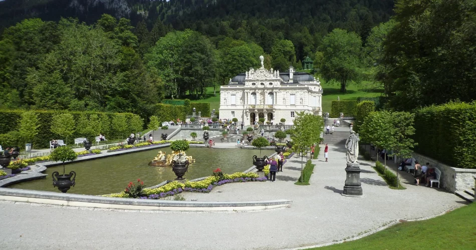 Castle Linderhof in the summer | © Pixabay