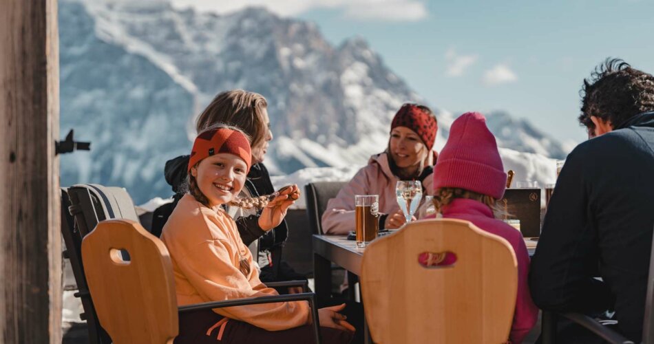 Family enjoying | © Tiroler Zugspitz Arena/Sam Oetiker