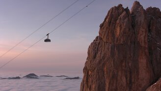A gondola at sunset | © Tiroler Zugspitzbahn/ Gaber