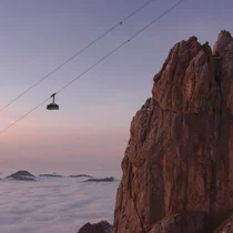 Tiroler Zugspitzbahn | © Tiroler Zugspitzbahn/ Gaber A gondola at sunset | © Tiroler Zugspitzbahn/ Gaber