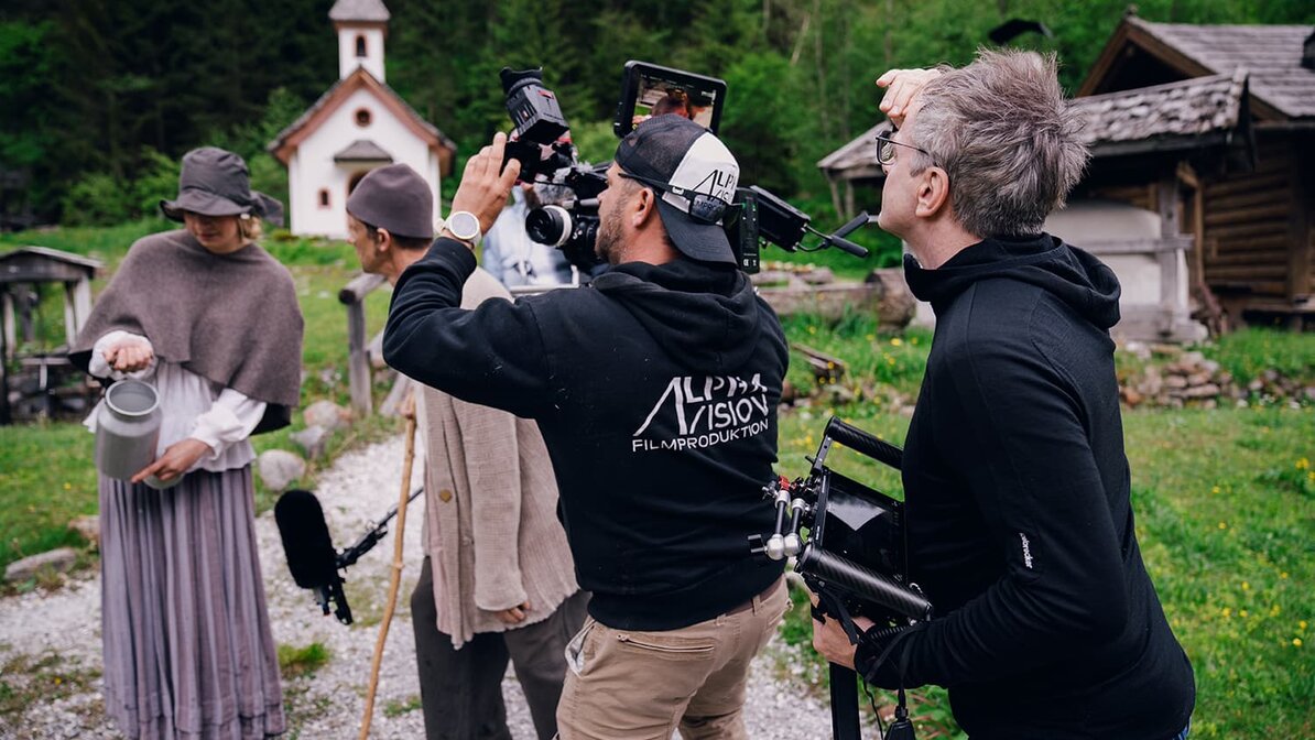 Filmteam im Freien | © AlphaVision Filmproduktion