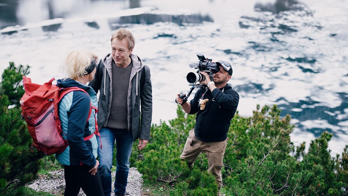 Filmteam im Freien | © AlphaVision Filmproduktion