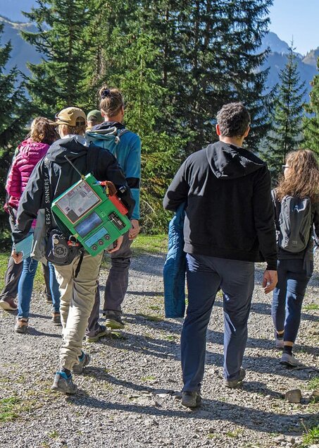 Wandergruppe auf Wanderweg | © Berggeheimnis
