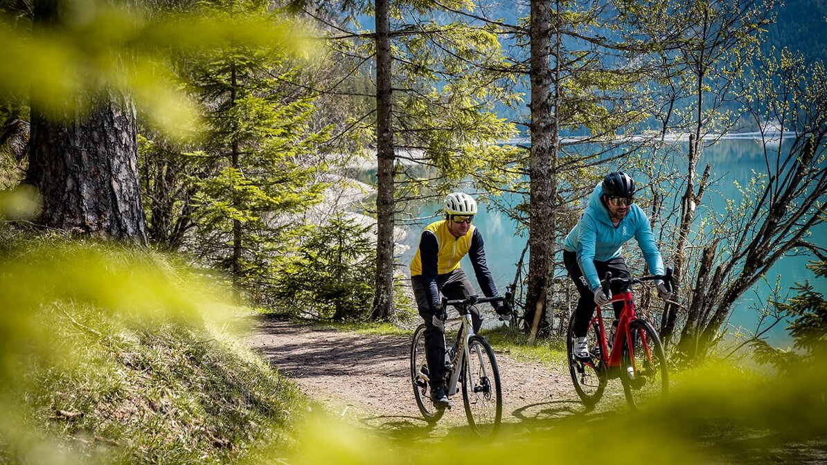 Radfahrer im Wald | © Tiroler Zugspitz Arena