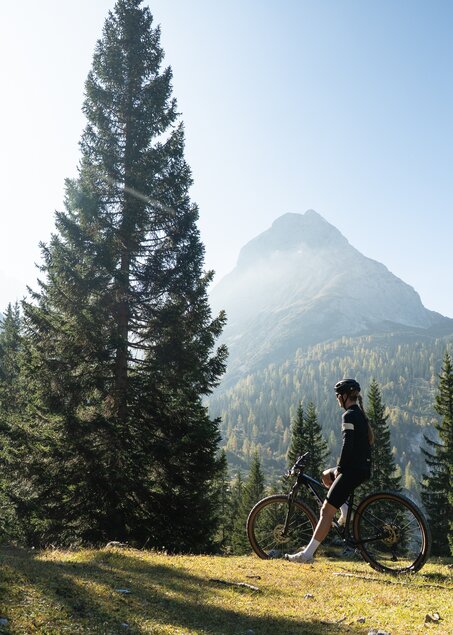 Woman on bike | © Tiroler Zugspitz Arena/Nikola Radovic