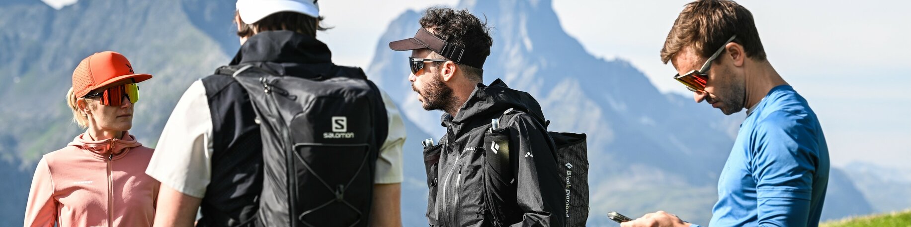 People with mountains in the background | © Conny Kober