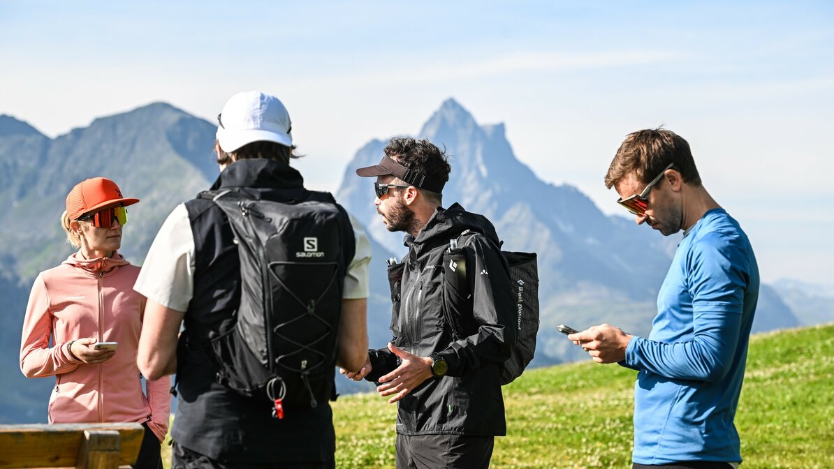 People with mountains in the background | © Conny Kober