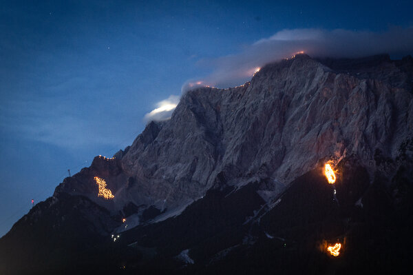 Bergfeuer zur Sommersonnwende