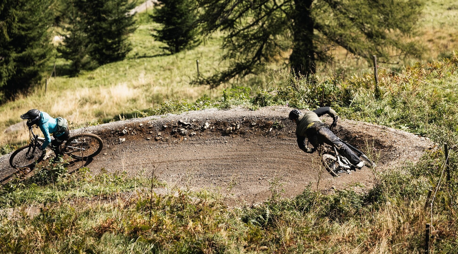 SAAC Bike camp | © Luca Jaenichen Two mountain bikers on a trail | © Luca Jaenichen