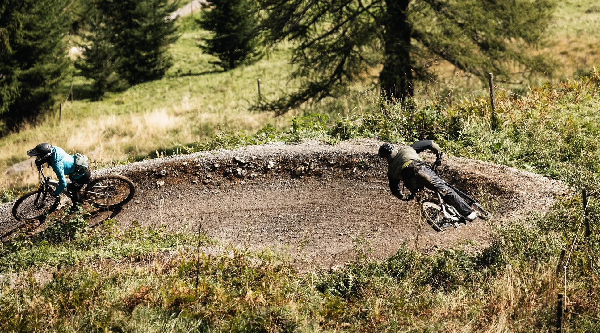 SAAC Bike camp | © Luca Jaenichen Two mountain bikers on a trail | © Luca Jaenichen