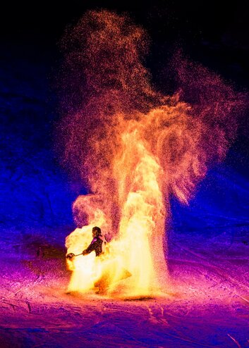 A show with light effects | © Skischule Lermoos/ Toth I.