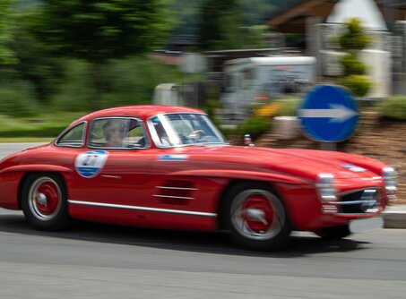 Red classic Car | © Tiroler Zugspitz Arena