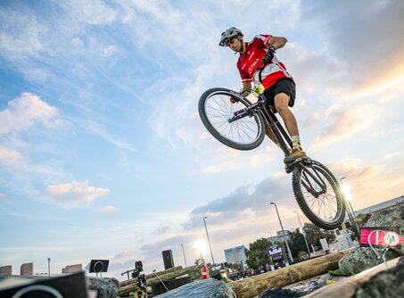 A biker jumps at a trialshow | © Javier Martínez de la Puente/Zubiko Photography