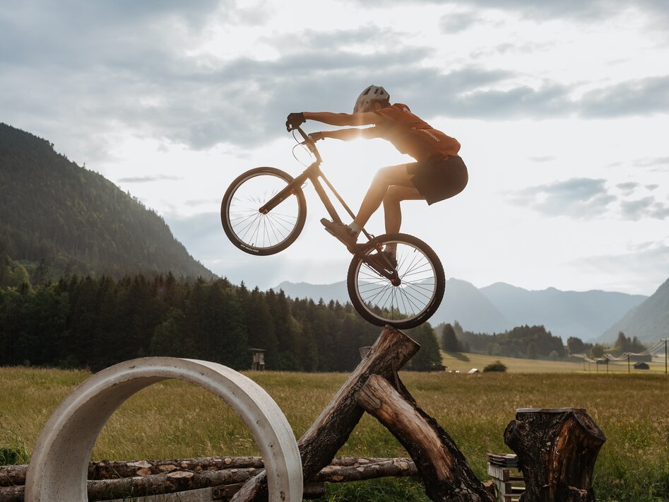 A biker does tricks | © Nicolas Ostheimer 