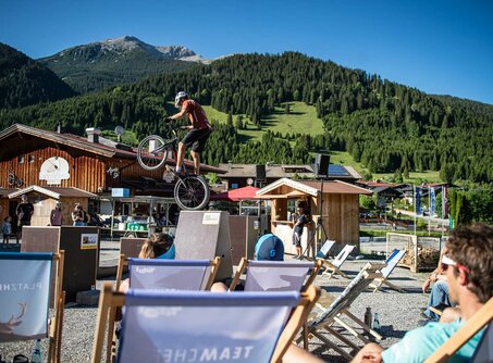 Radfahrer macht Stunts | © Tiroler Zugspitz Arena/Nikola Radovic