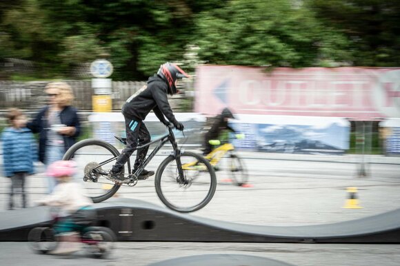 Radfahrer auf Pumptrack | © Tiroler Zugspitz Arena/Nikola Radovic