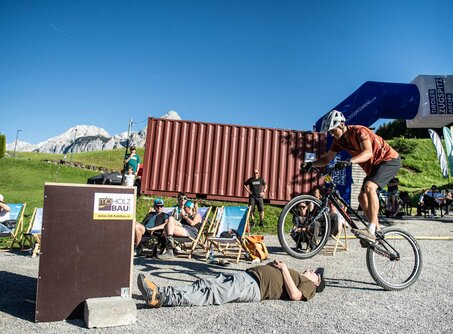 Radfahrer macht Stunts | © Tiroler Zugspitz Arena/Nikola Radovic