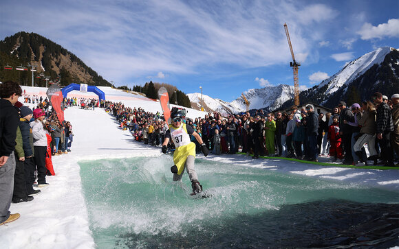 Wasserskifahrer mit Publikum | © Trendclub Berwang