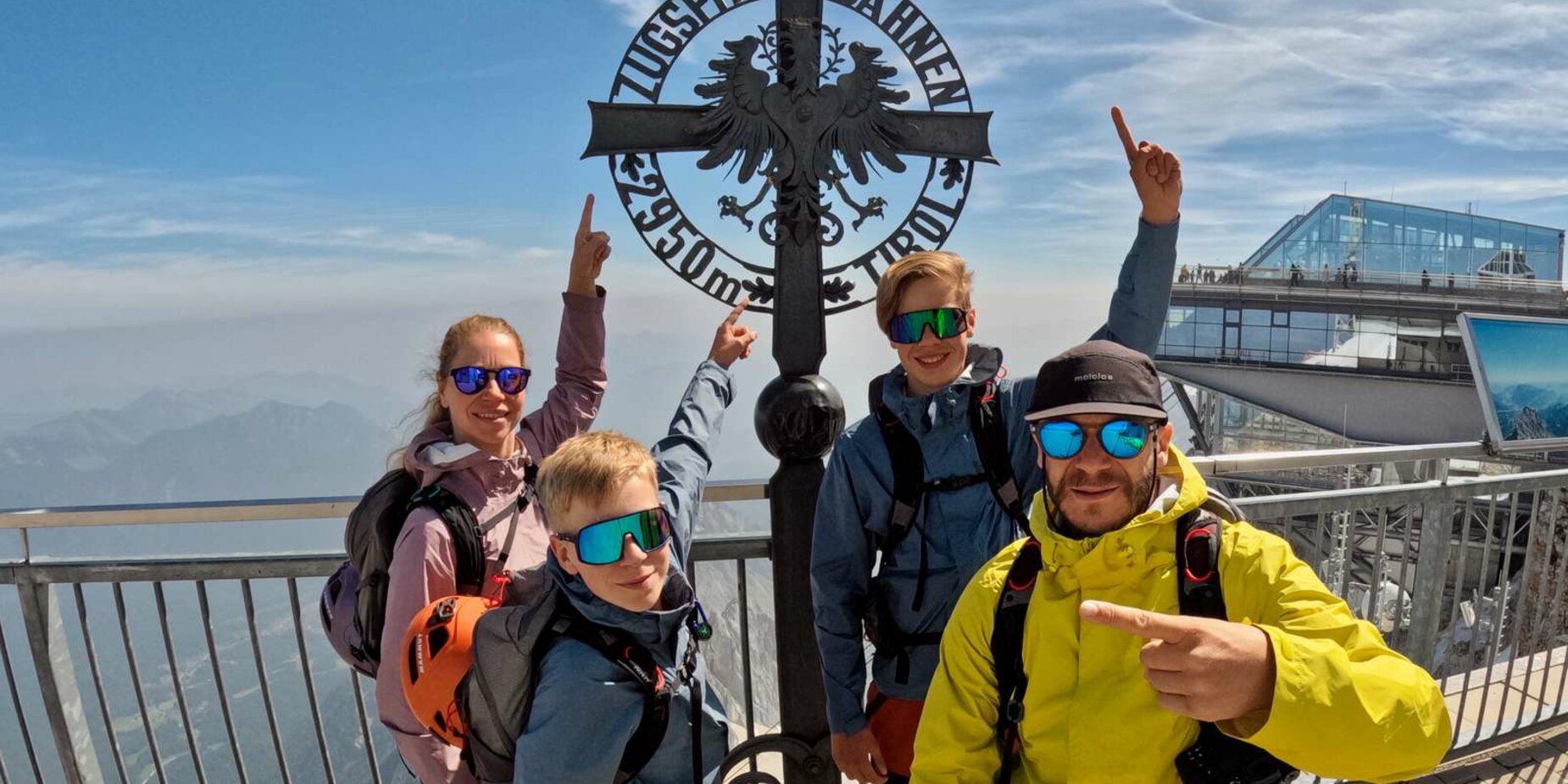 A family on the Zugspitze | © Tiroler Zugspitz Arena/Thomas Ludwig