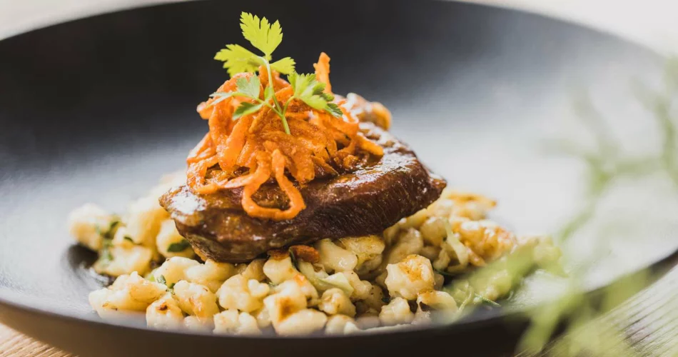 A steak with typical Tyrolean spaetzle | © Tiroler Zugspitz Arena/David Johansson