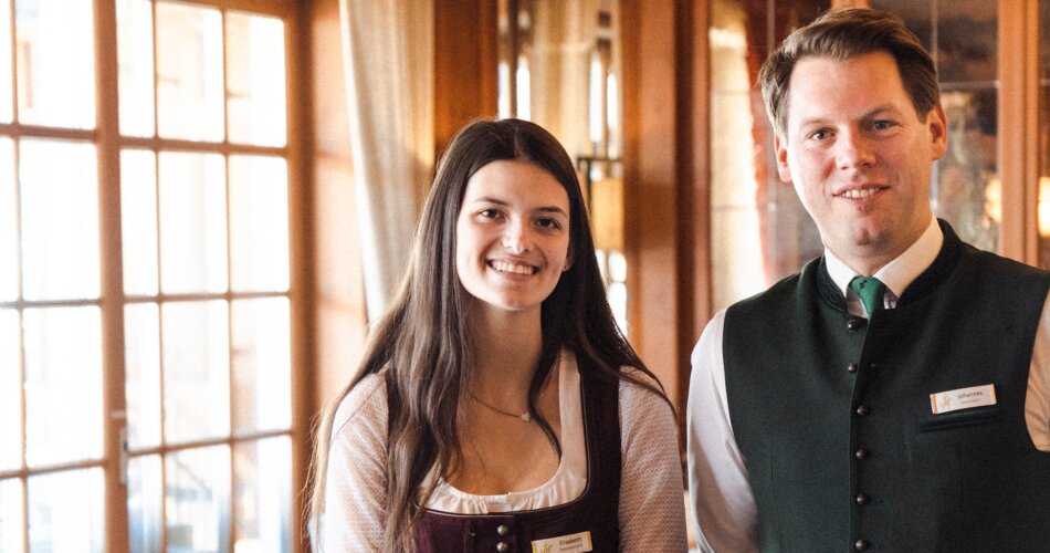 Two hotel employees | © Tiroler Zugspitz Arena/Bianca McCarty