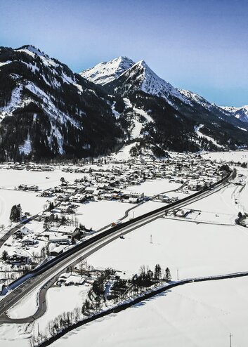 A drone shot of the village of Bichlbach in winter | © Tiroler Zugspitz Arena