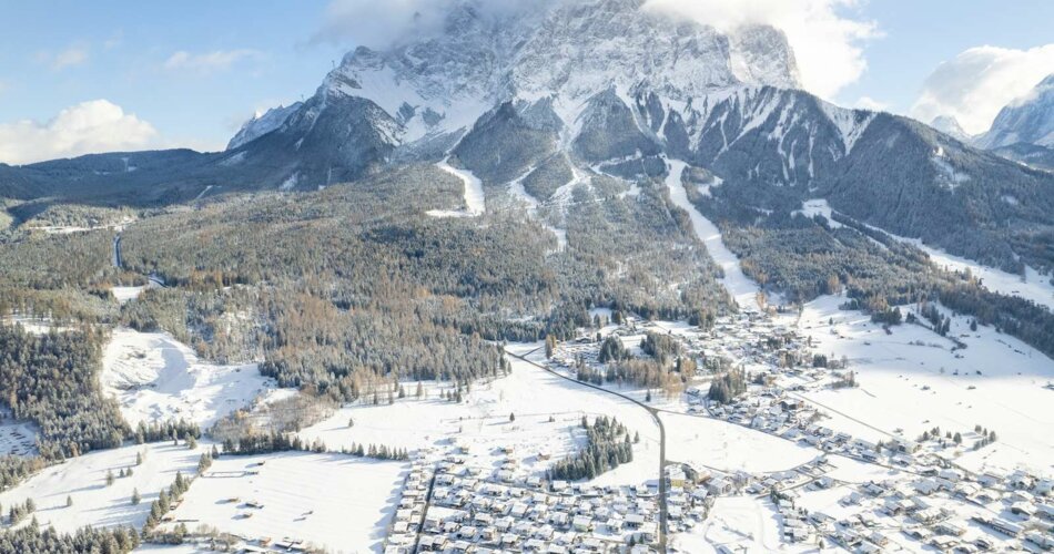 Ehrwald in winter from above with the Zugspitze | © Tiroler Zugspitz Arena/Zotz Lea