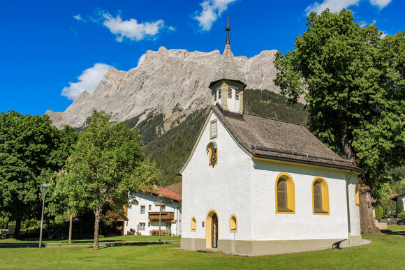 Eine Kirche in Ehrwald | © Tiroler Zugspitz Arena