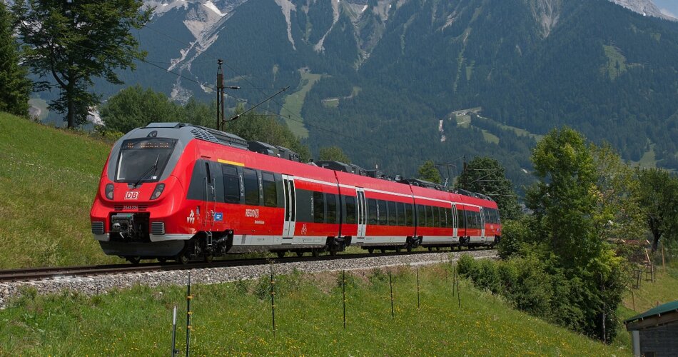 A red train of the DB Regio | © DB Regio