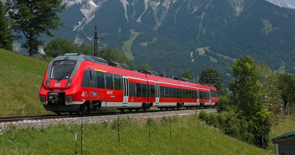 A red train of the DB Regio | © DB Regio