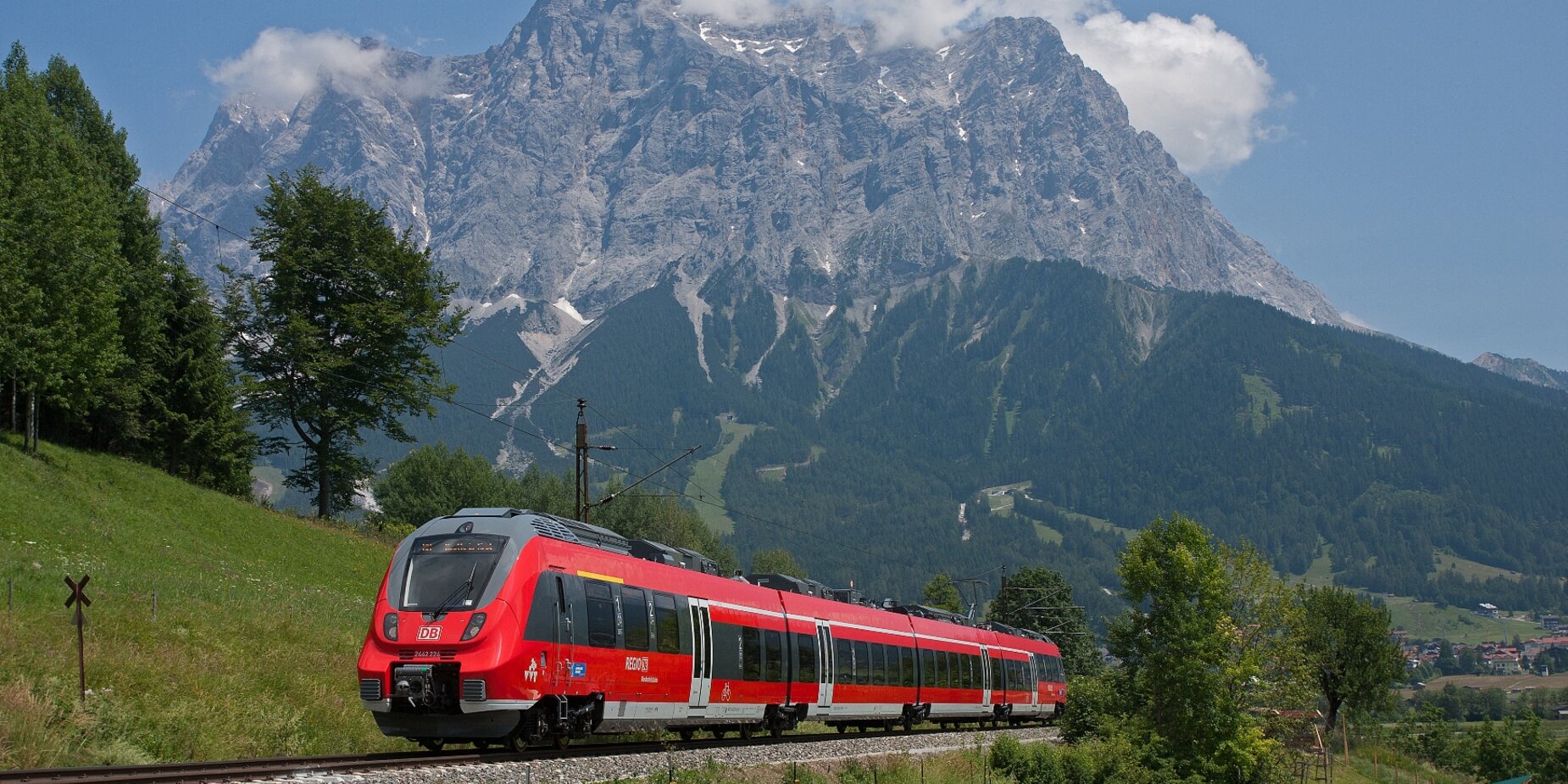 A red train of the DB Regio | © DB Regio