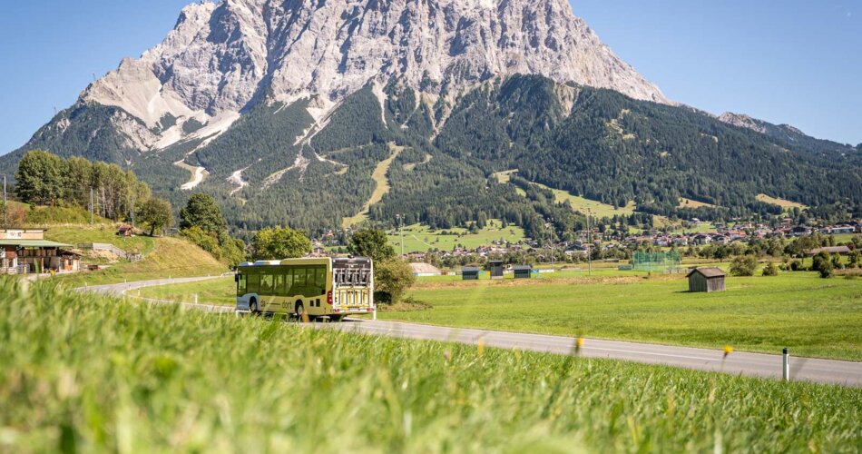 Ein Bus mit Fahrradhalter | © Tiroler Zugspitz Arena/Nikola Radovic