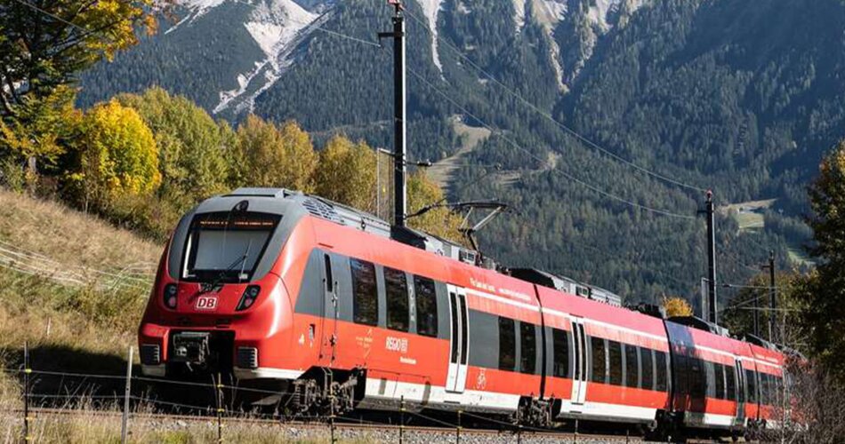 Zug mit Berge | © Tiroler Zugspitz Arena