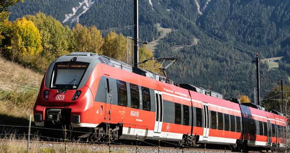 Train with mountains | © Tiroler Zugspitz Arena