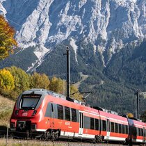 Train with mountains | © Tiroler Zugspitz Arena