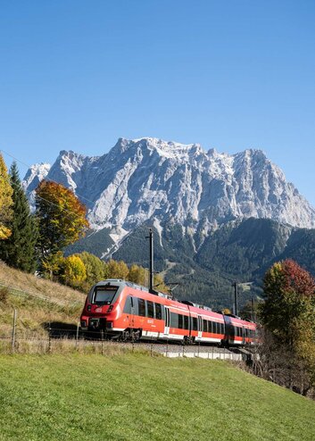 Train with mountains | © Tiroler Zugspitz Arena