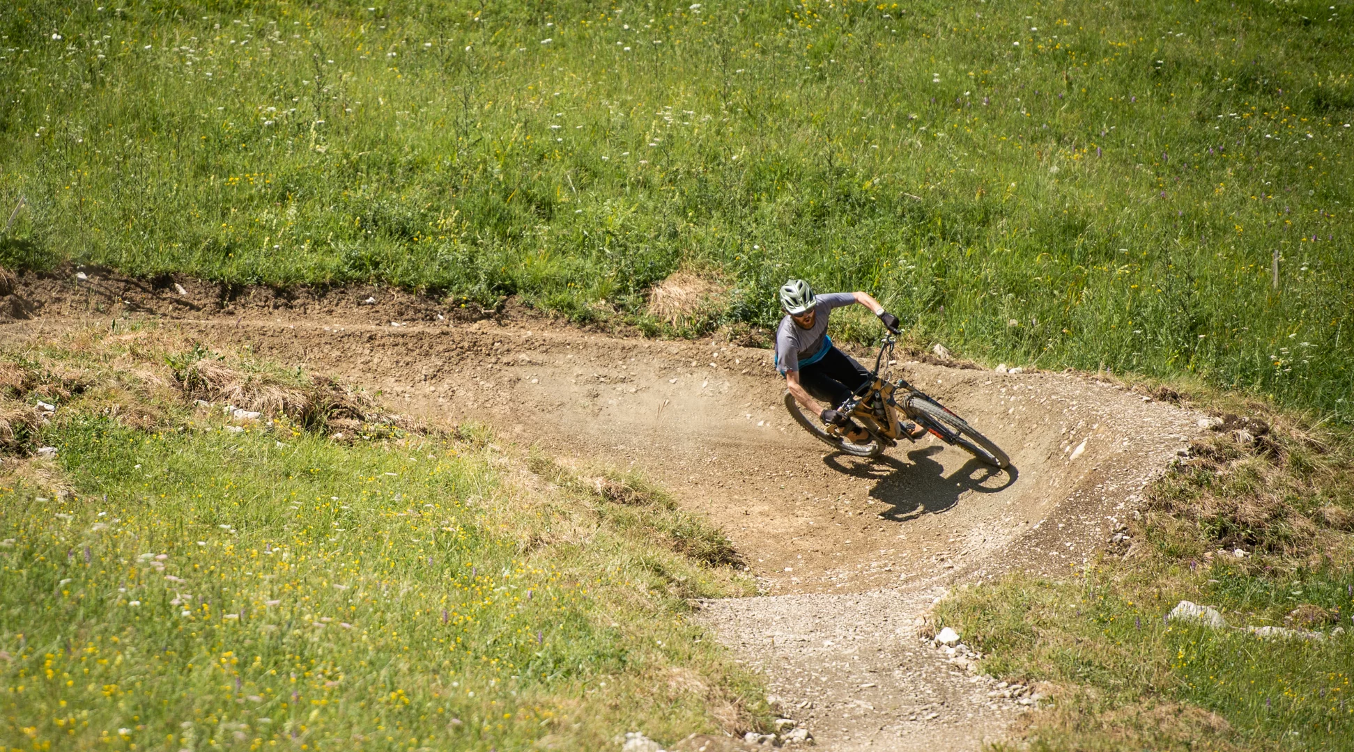 Bachtl Trail | © Tiroler Zugspitz Arena/ Bianca McCarty Ein Mountainbiker auf einem Trail | © Tiroler Zugspitz Arena/ Bianca McCarty