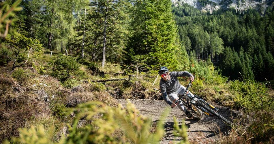 Biker fährt auf Trail | © Tiroler Zugspitz Arena