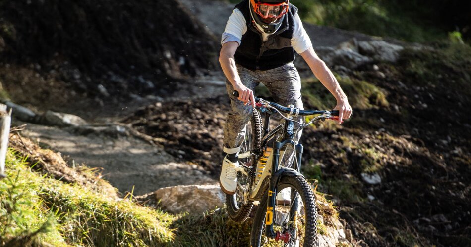 Biker fährt auf Trail | © Tiroler Zugspitz Arena