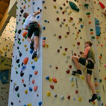 Zwei Jungs beim Klettern | © Tiroler Zugspitz Arena/Thomas Ludwig