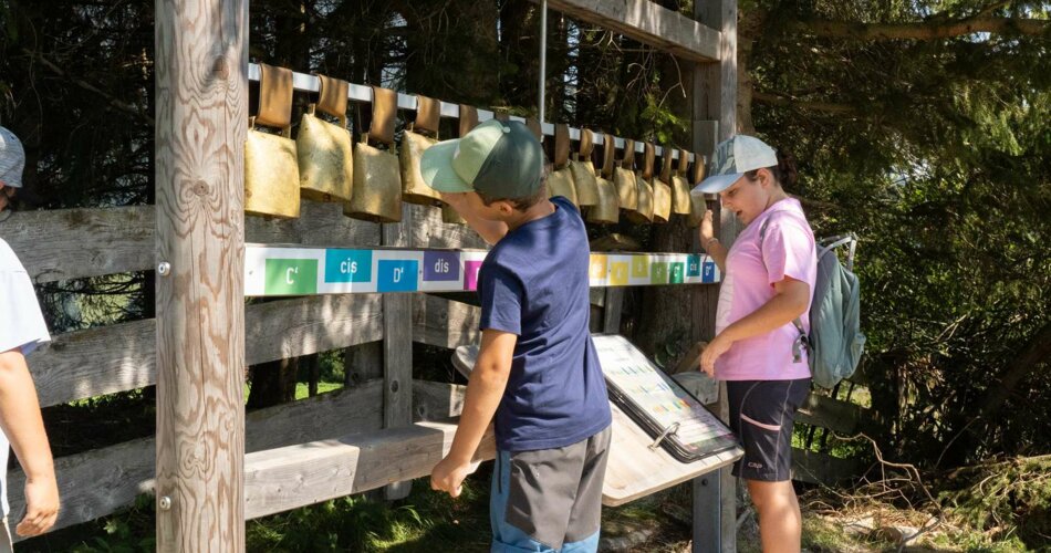 Children on a path in the woods | © Tiroler Zugspitz Arena/V.Schennach