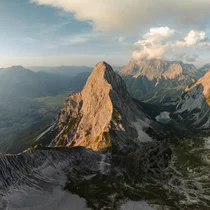 Mountain panorama of the region with the Zugspitze | © Tiroler Zugspitz Arena/ Sam Oetiker