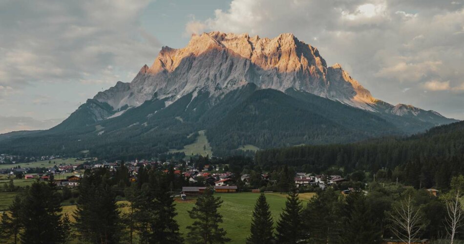 Die Zugspitze im Abendlicht | © Tiroler Zugspitz Arena/ Sam Oetiker