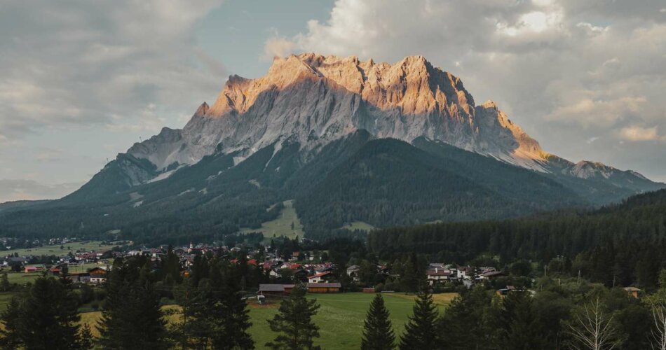 The Zugspitze in the evening light | © Tiroler Zugspitz Arena/ Sam Oetiker