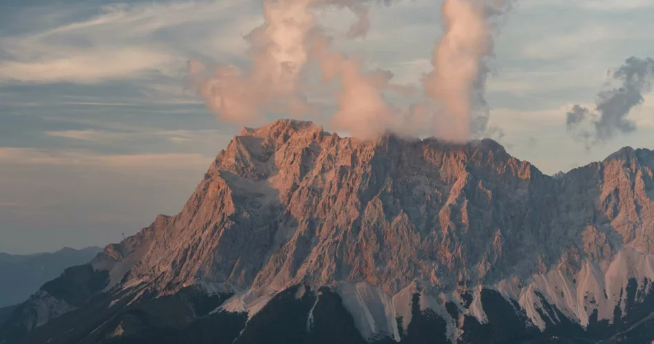 Zugspitze im Sommer während Sonnenuntergang | © Tiroler Zugspitz Arena/ Sam Oetiker