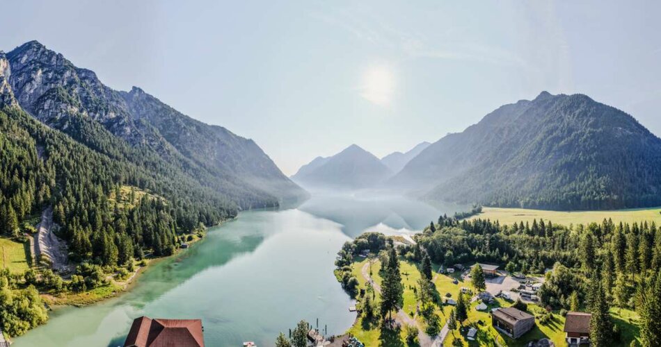 Lake with summer panorama | © Tiroler Zugspitz Arena/Valentin Schennach