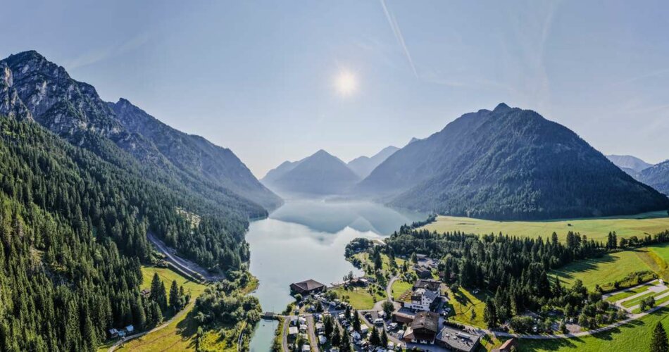 Lake with summer panorama | © Tiroler Zugspitz Arena/Valentin Schennach