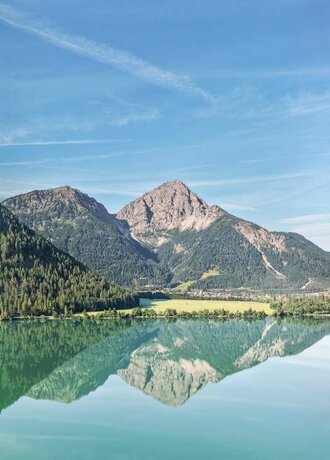 Lake with summer panorama | © Tiroler Zugspitz Arena/Valentin Schennach