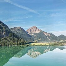 Lake with summer panorama | © Tiroler Zugspitz Arena/Valentin Schennach